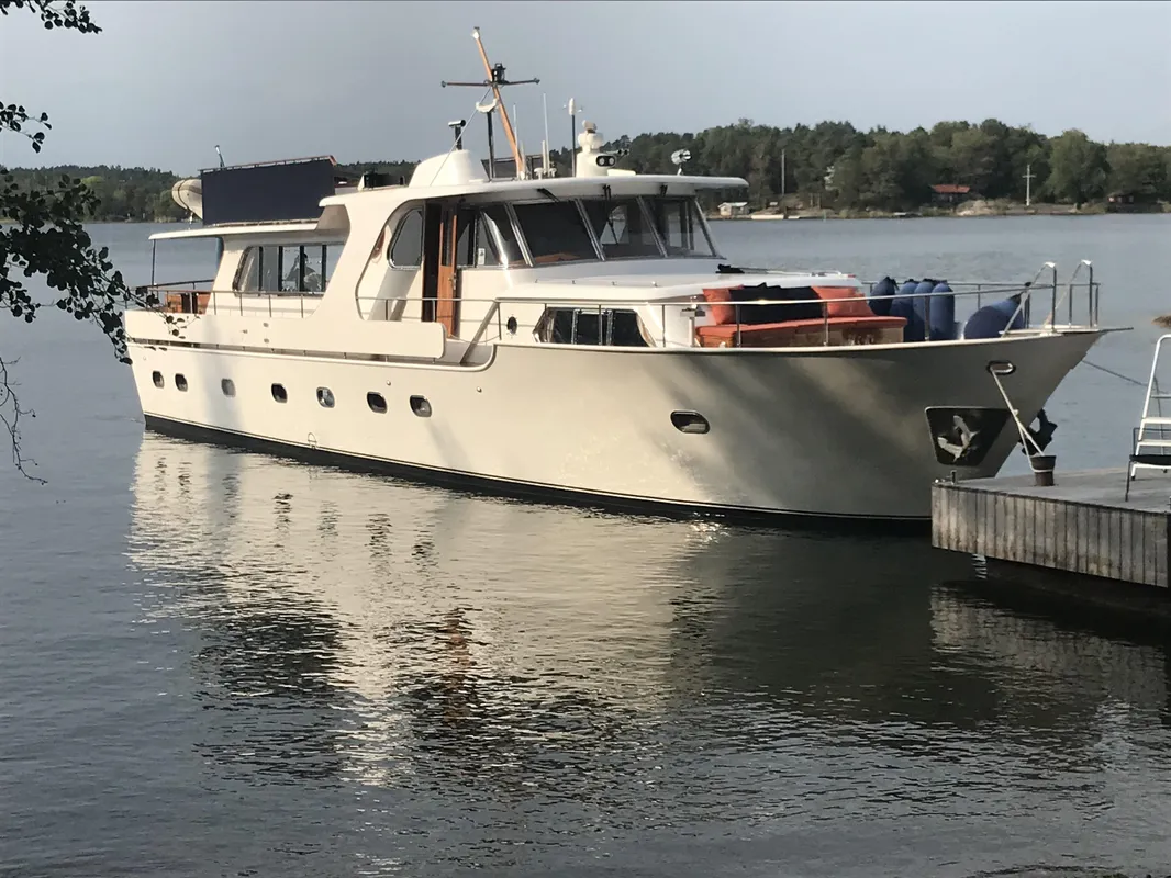 Benetti Benetti 76