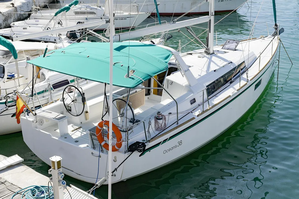 Beneteau Oceanis 38