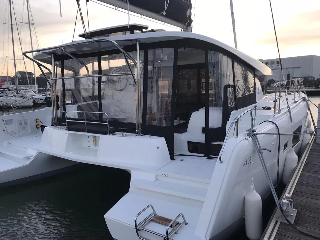 Lagoon 42