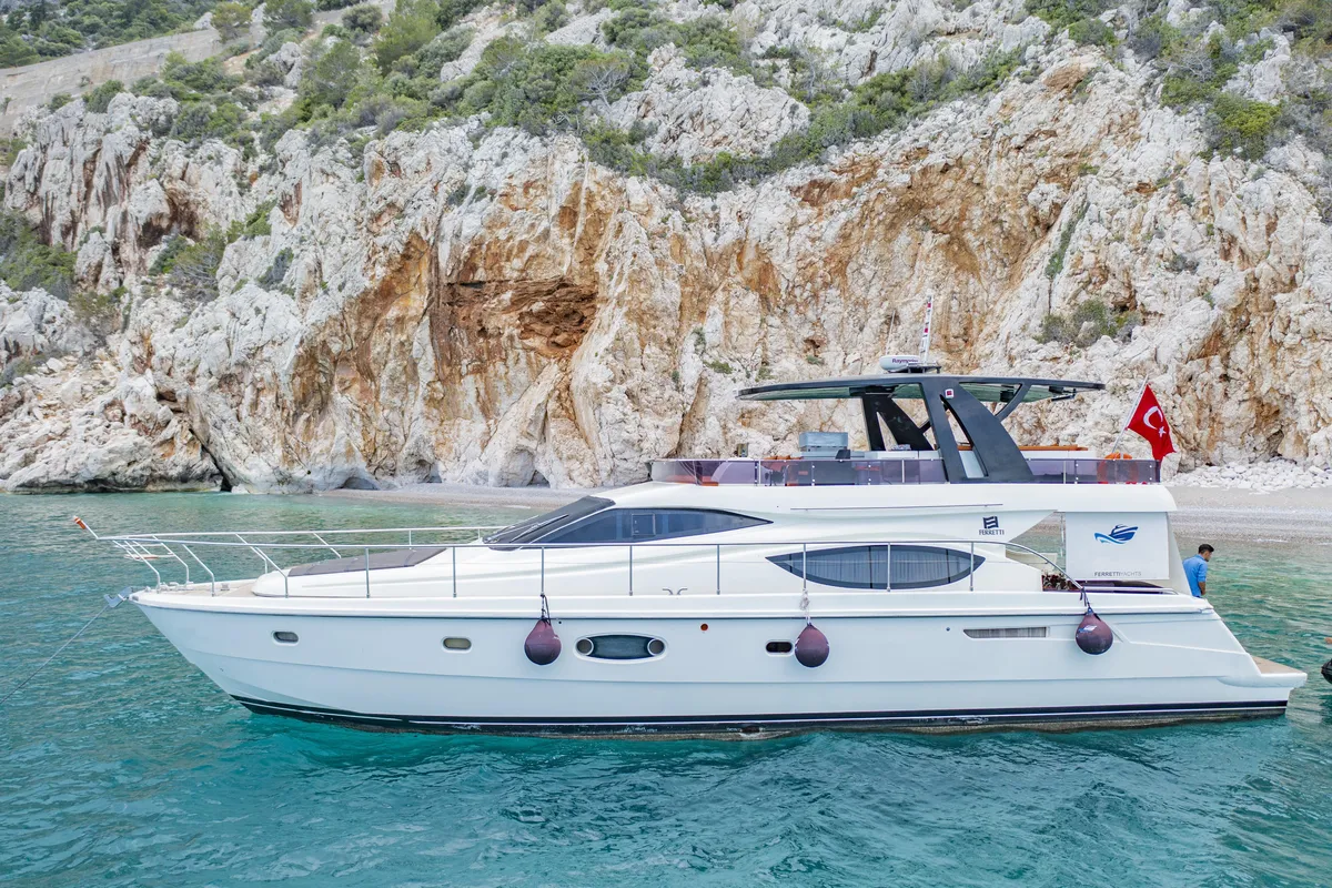 Ferretti 550