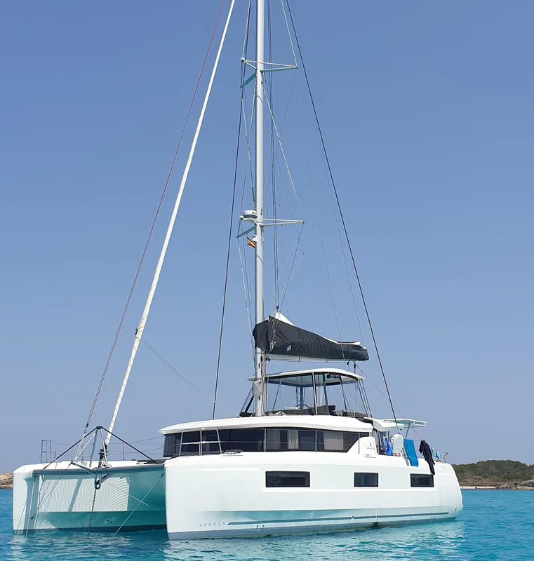 Lagoon 46 (owner version)