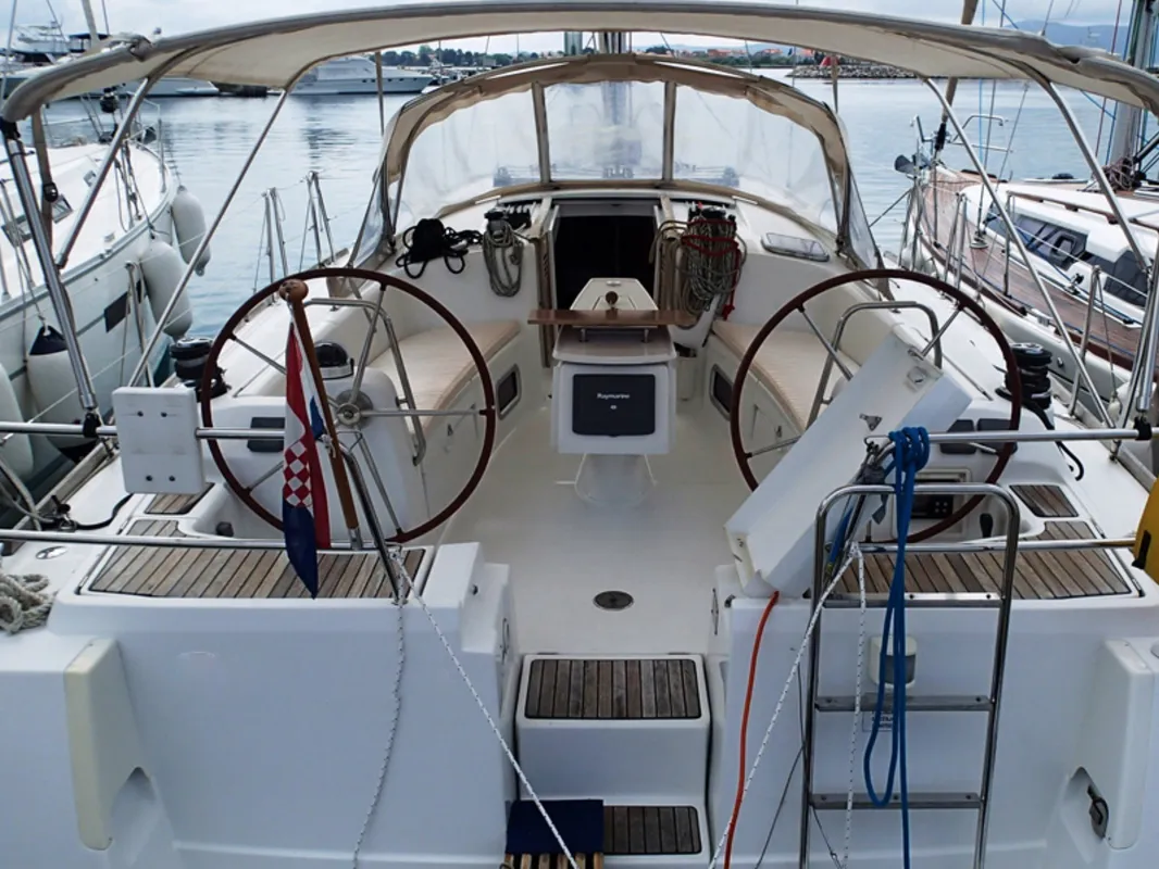 Beneteau Oceanis 43