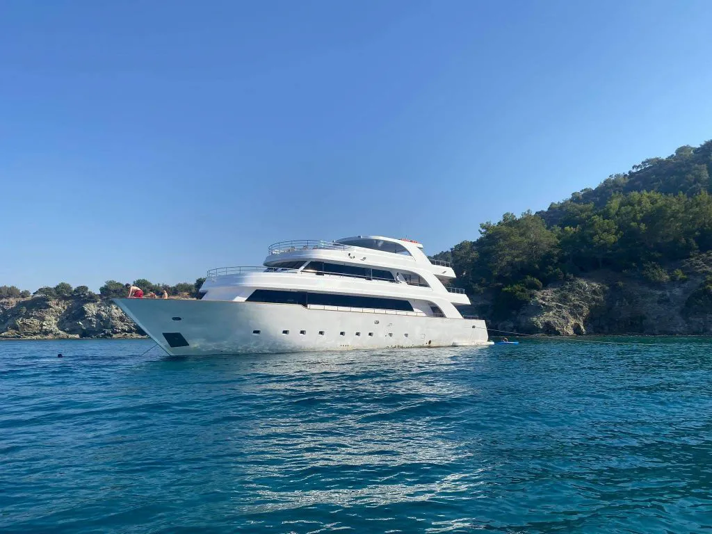 M/Y 112