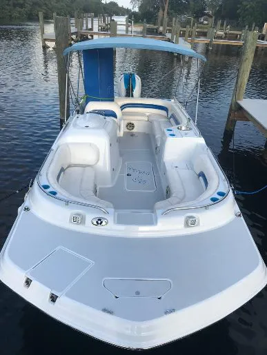 Hurricane Sundeck 26