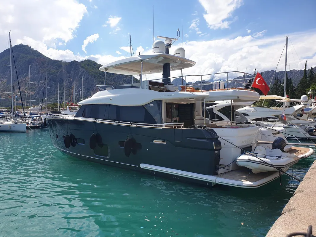 Azimut Magellan 66