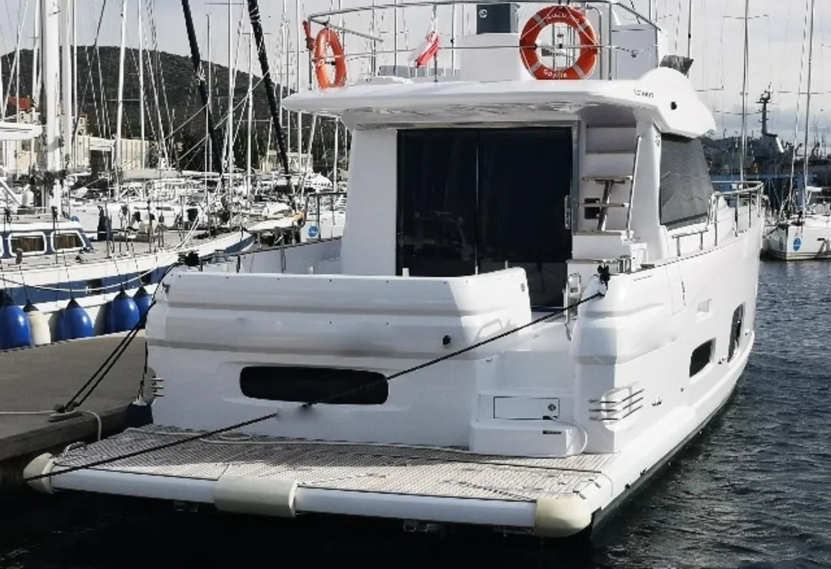 Azimut Magellano 53