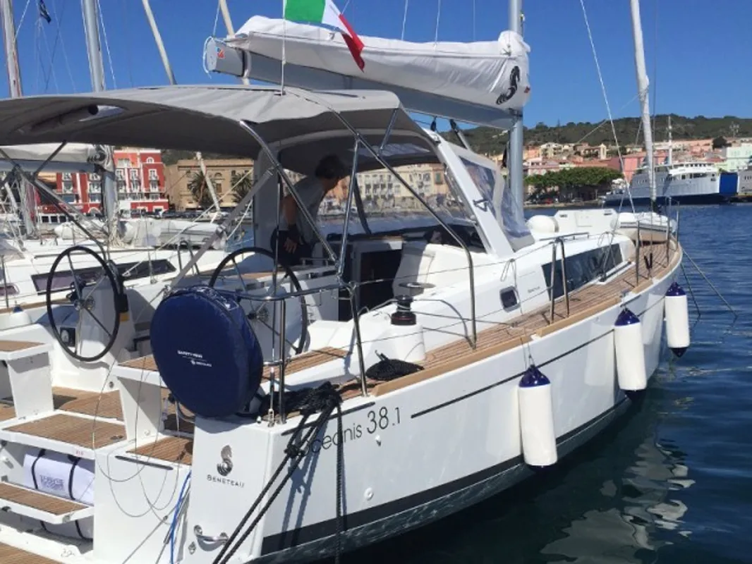 Beneteau Oceanis 38