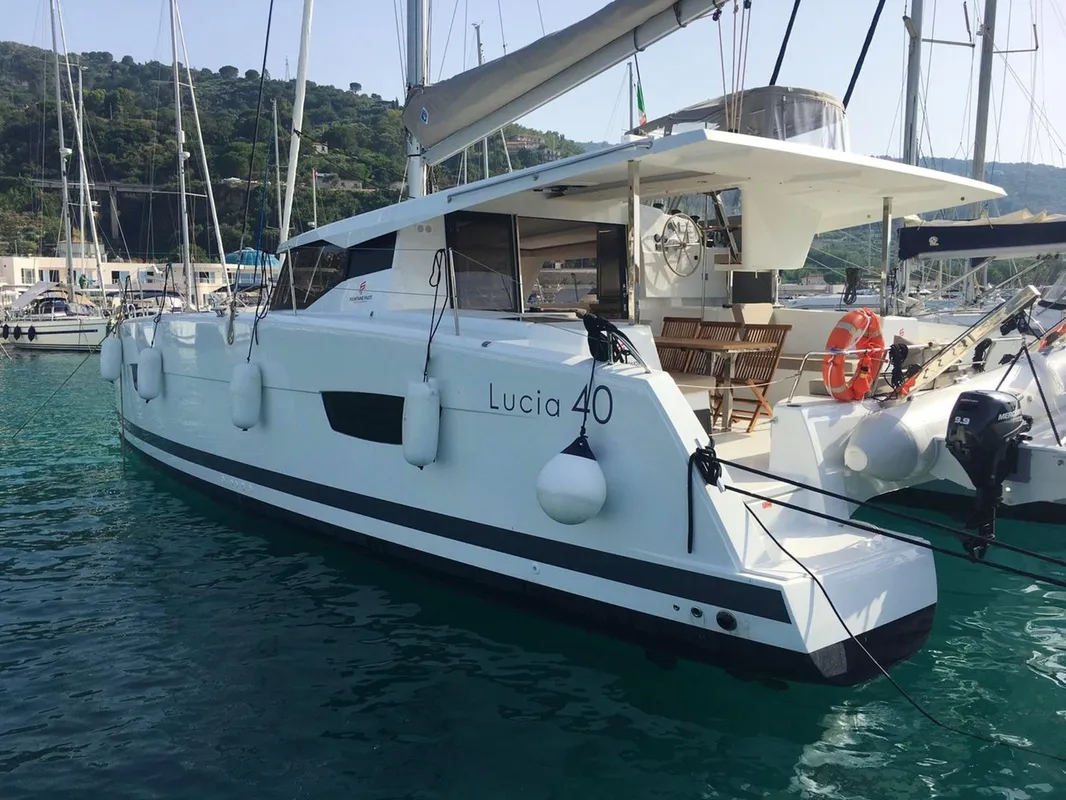 Fountaine Pajot Lucia 40