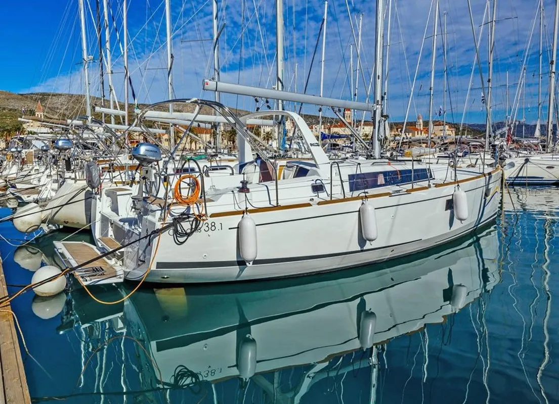 Beneteau Oceanis 38.1