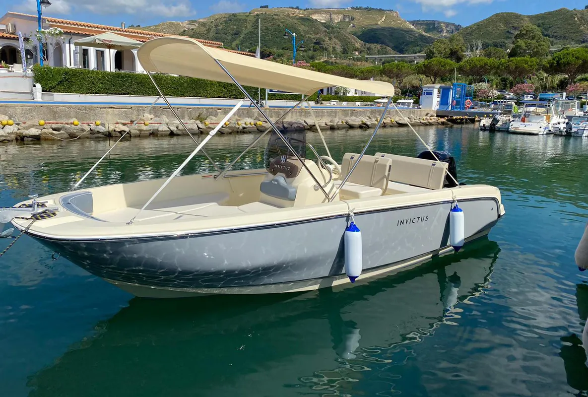 Invictus Yachts 190 FX