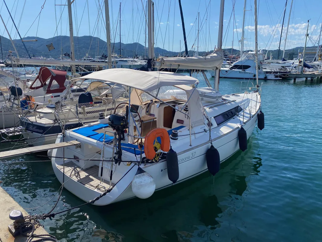 Beneteau Oceanis 37