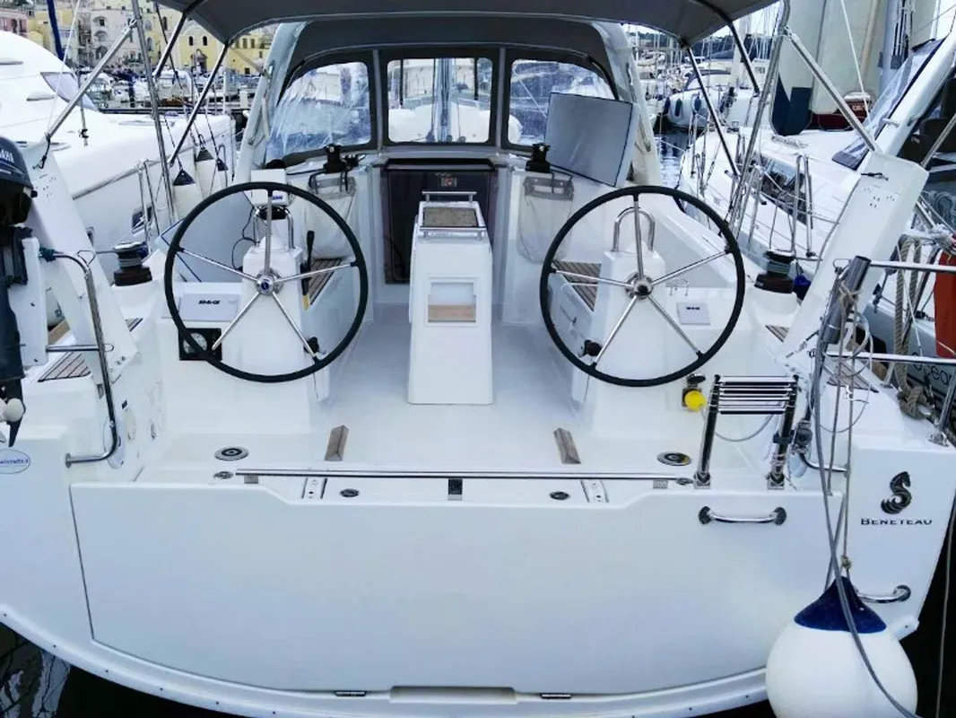 Beneteau Oceanis 35