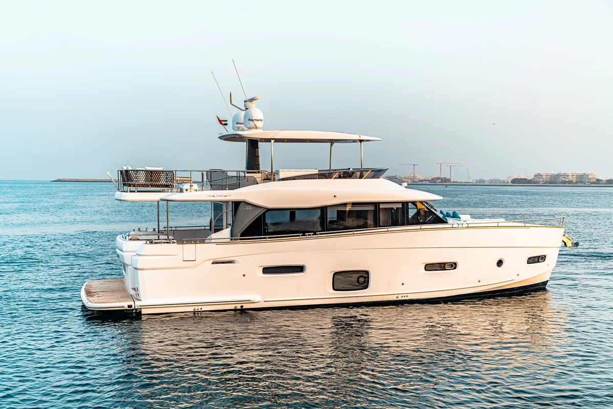 Azimut Magellano 66