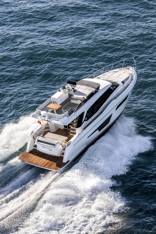 Ferretti 500