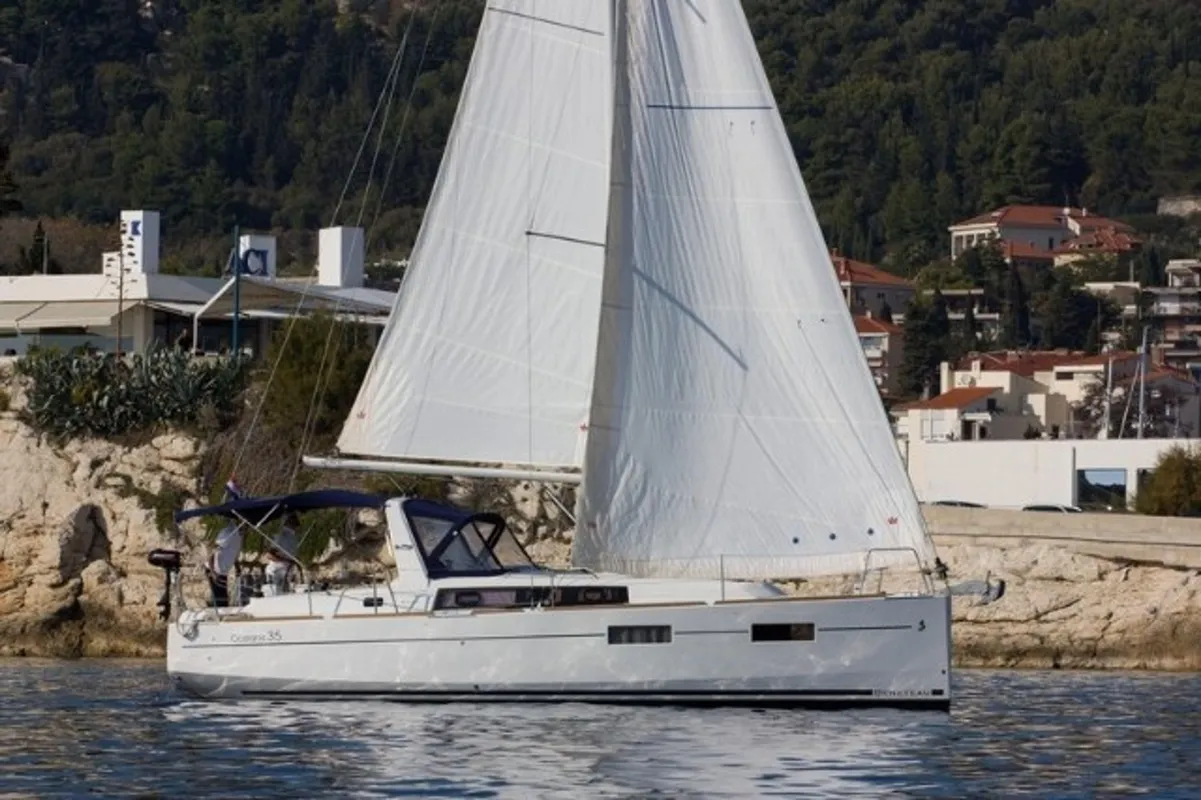 Beneteau Oceanis 35