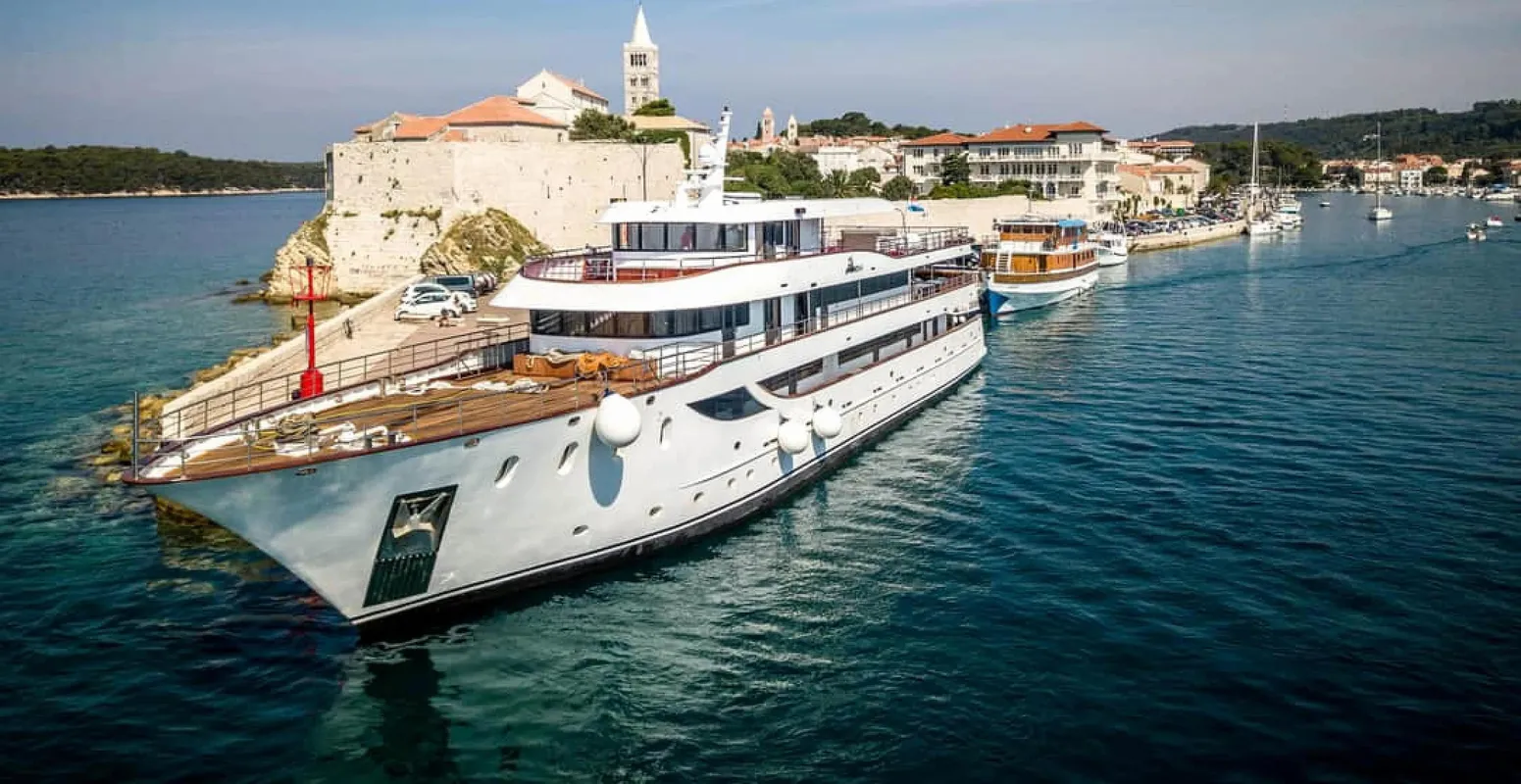 Luxury Motor Yachts 157