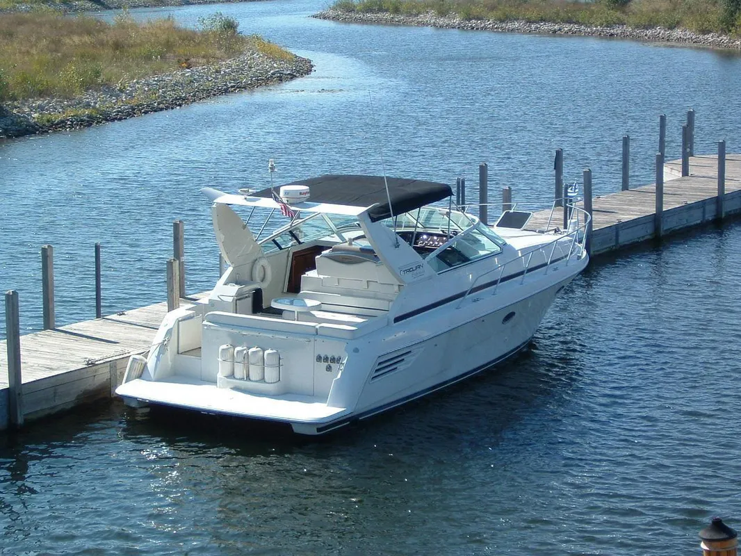 Carver Yachts  Trojan 400 Express