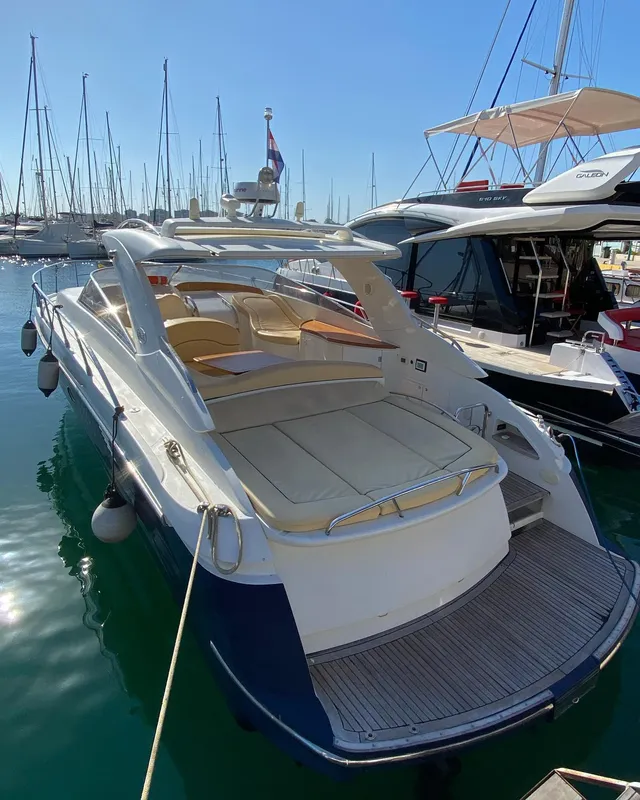 Blu Martin Yachts 13.50 Sun Top