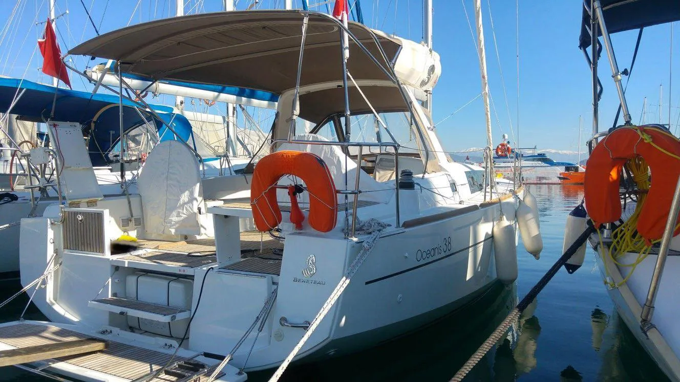 Beneteau Oceanis 38