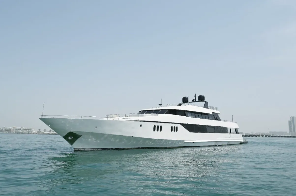 M/Y 52