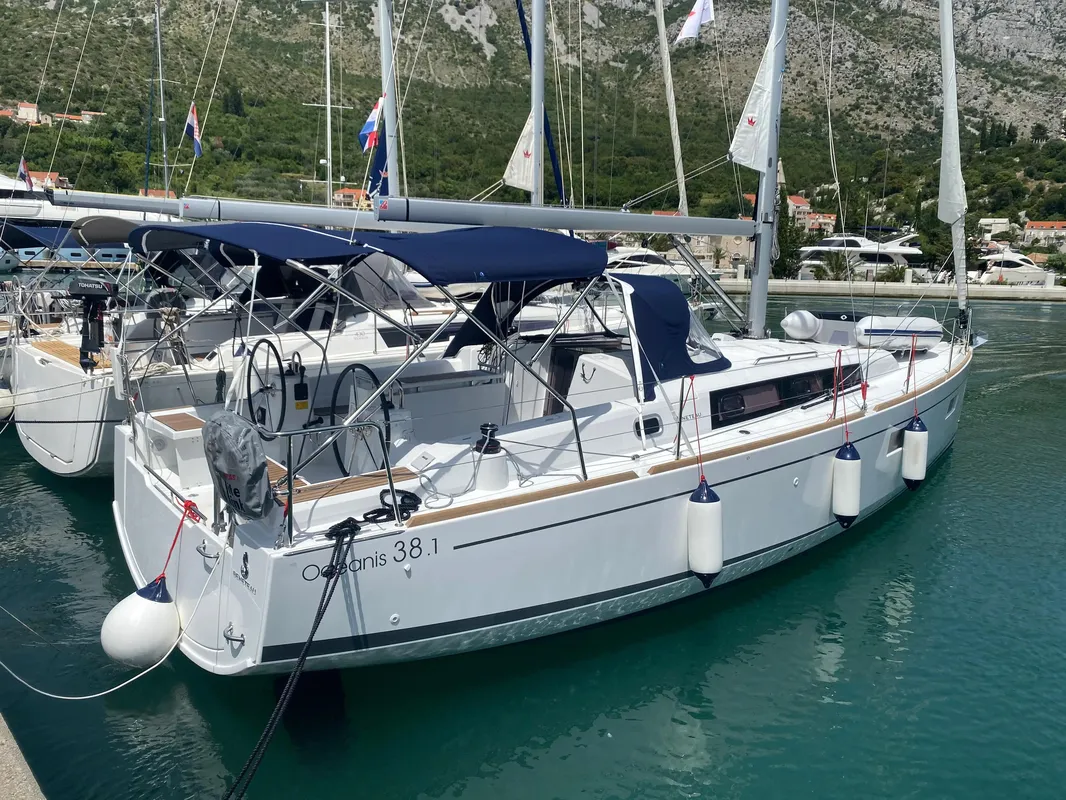 Beneteau Oceanis 38.1