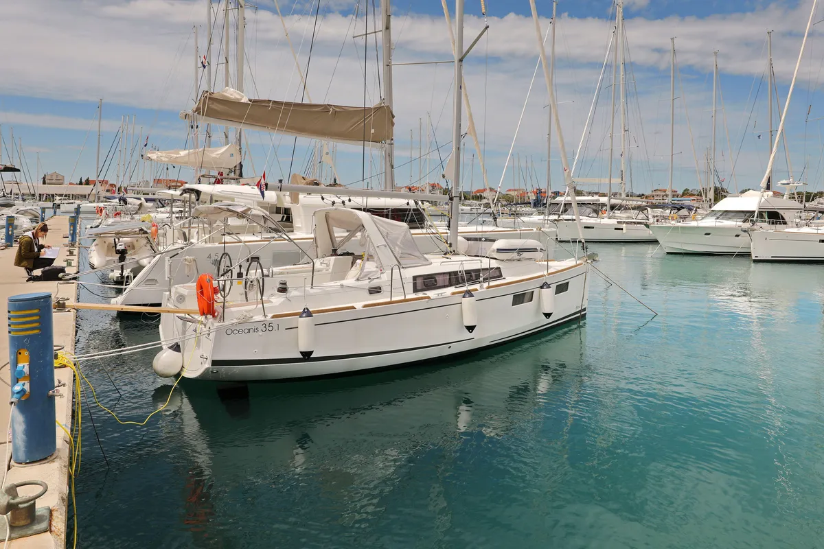 Beneteau Oceanis 35.1