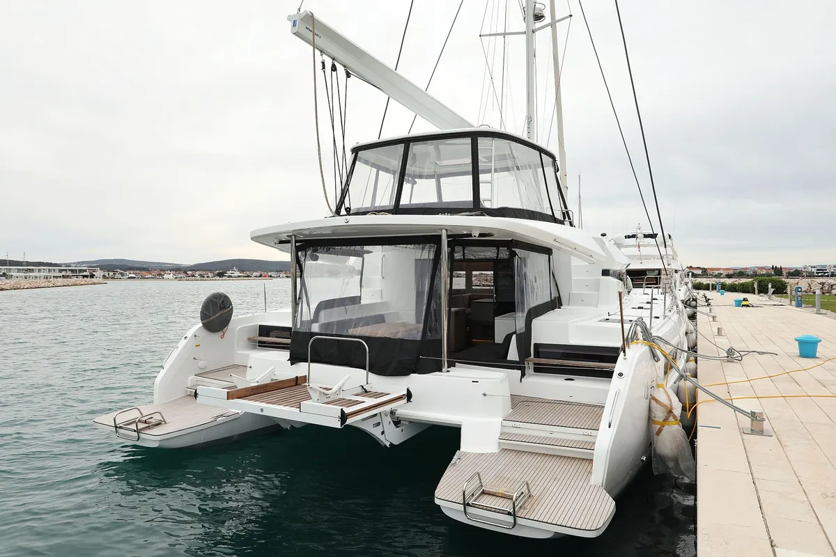 Lagoon 51