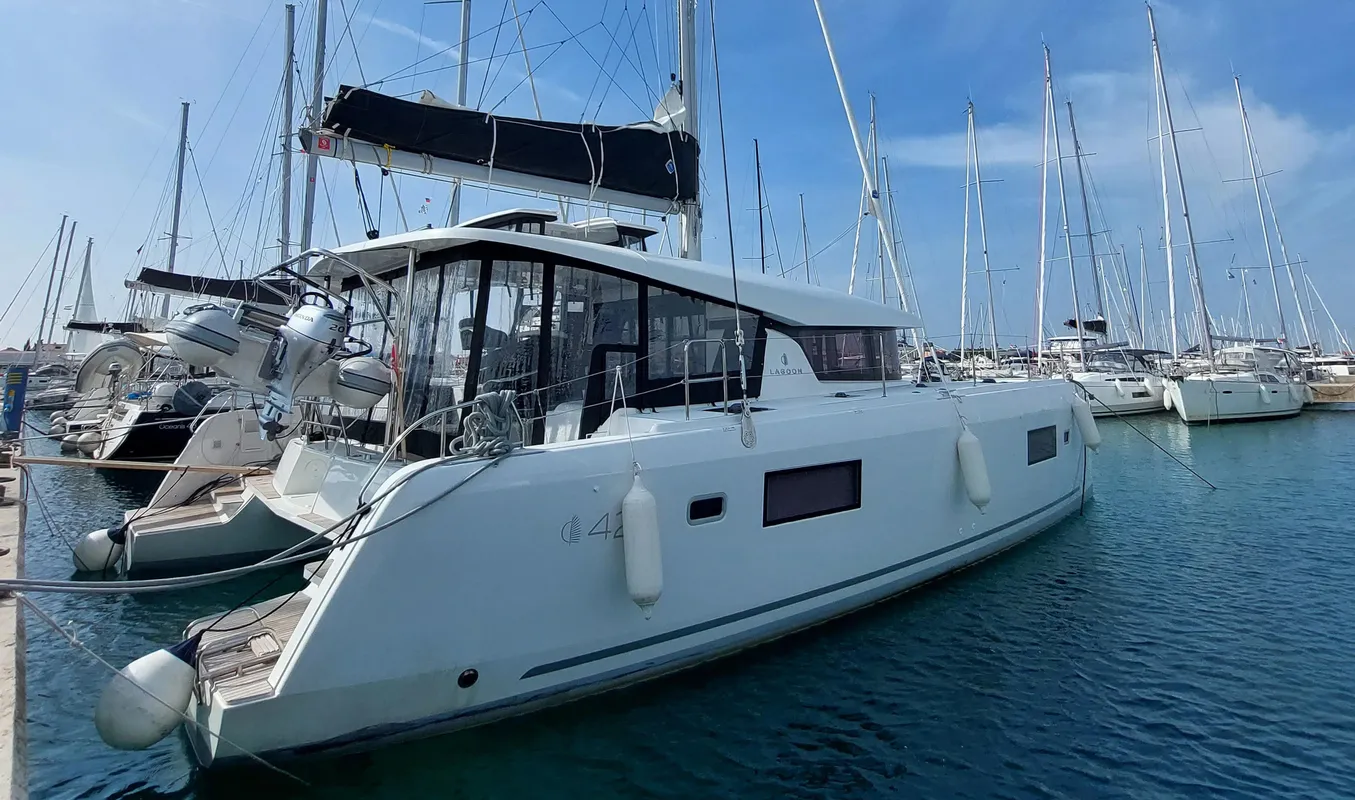 Lagoon 42