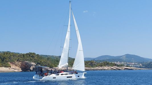 Enjoy your V.I.P trip! with Beneteau Oceanis 51.1 !!!