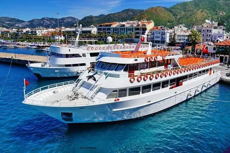 Motor yacht 138 ft