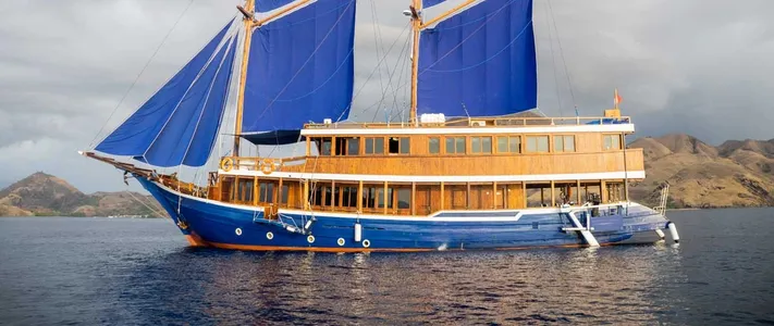 Traditional Phinisi Schooner 104