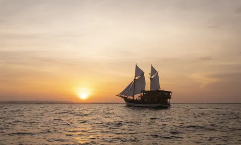 Wooden Boat Luxury Phinisi