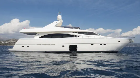 Ferretti 830