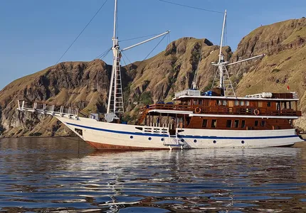 wooden boat phinisi