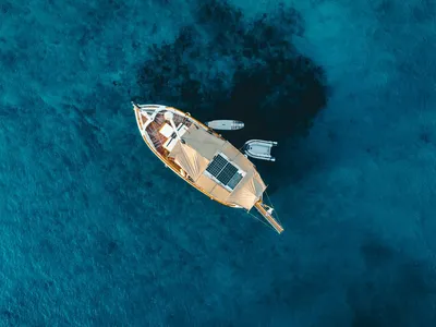 Private day cruise on a traditional sailboat