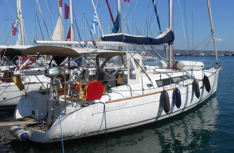 Beneteau Oceanis 37