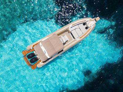 Orizon Elite 32 - Rigid Inflatable 32 ft in Longos - Kouros | BednBlue