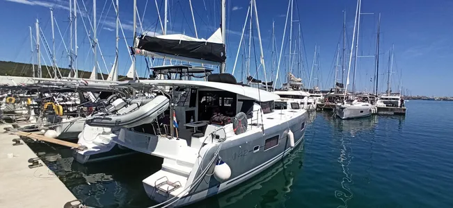 Lagoon 42