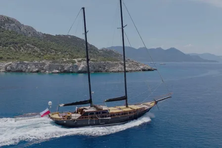 Luxury 24m M/S from Piraeus