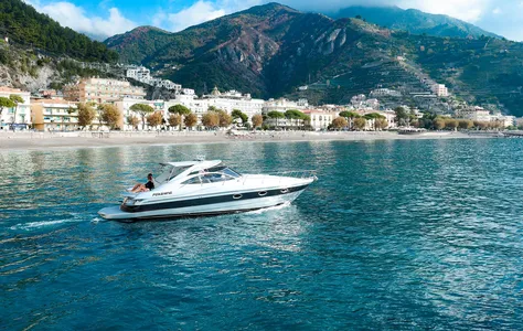 Pershing 37