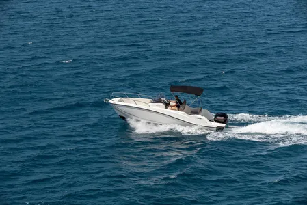 Quicksilver Activ 675 Open 