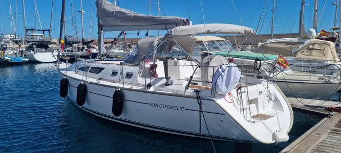 A Special Night on a Sailing Boat + Atlantic Ocean Excursion - Jeanneau Sun Odyssey 37