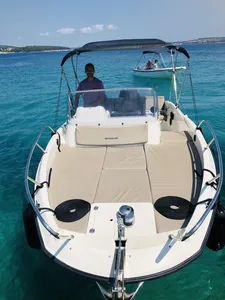 Quicksilver 675