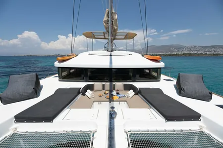 Lagoon 52