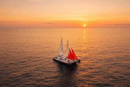 80ft Sailing Catamaran to Penida Island
