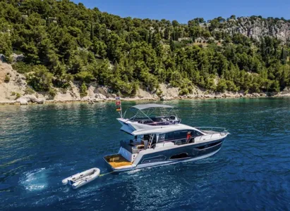 Sealine F430