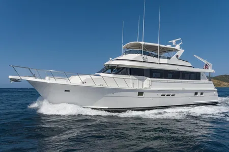 Hatteras 70 Cockpit Motoryacht